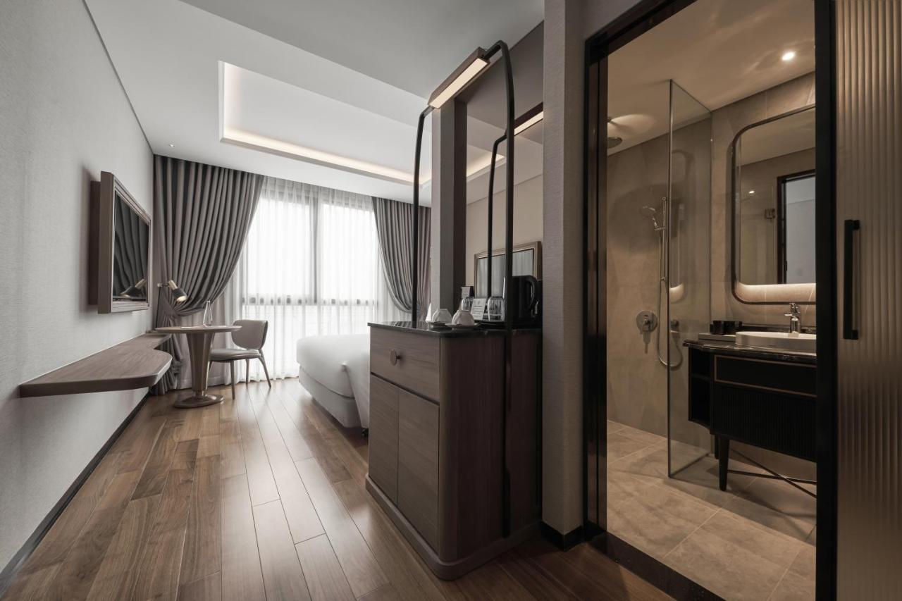 Отель La Siesta Premium Saigon 5*